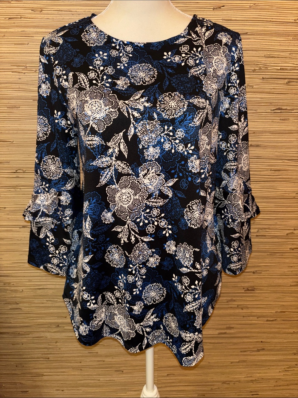Ruby Rd. Women's Floral Print Round Neck Top - Blue, Black & White medium EUC!